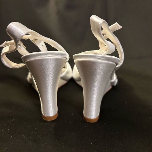 Women’s Satin Lace Peep Toe Flowers Detail Wedge Ankle Strap white size 4 - 4.5 - Picture 7 of 11